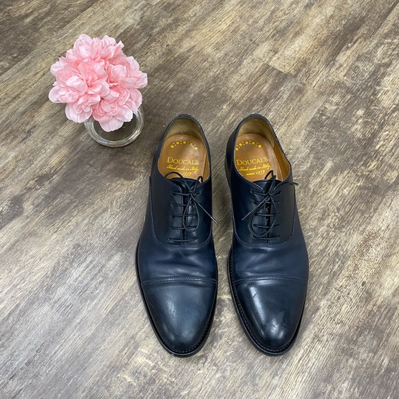 Doucal’s Classic Oxford Dress Shoes with Smooth Leather and Rounded Toe - Picture 9 of 16